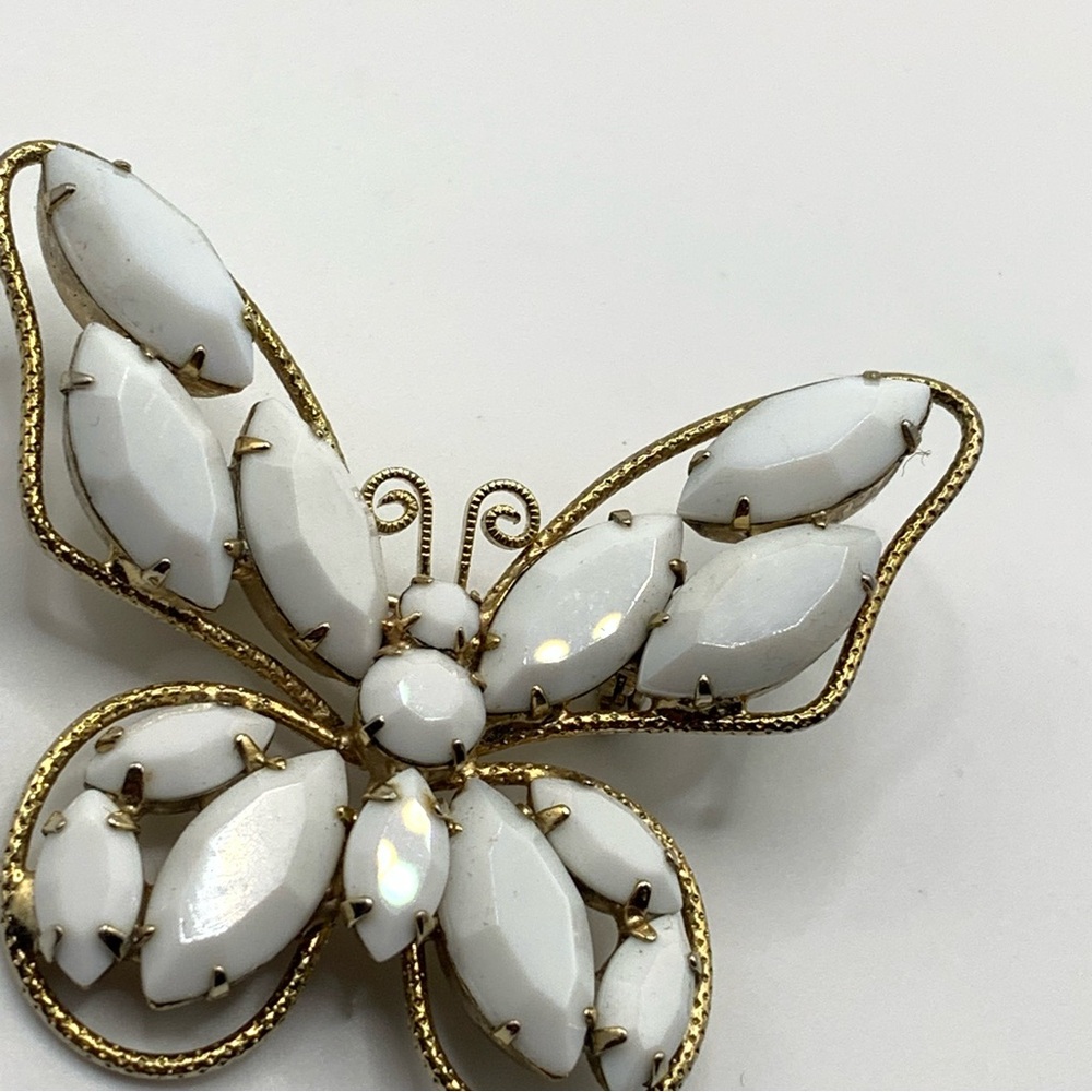 Vintage Verified D&E Juliana white glass rhinestone silver tone butterfly brooch - Picture 3 of 6
